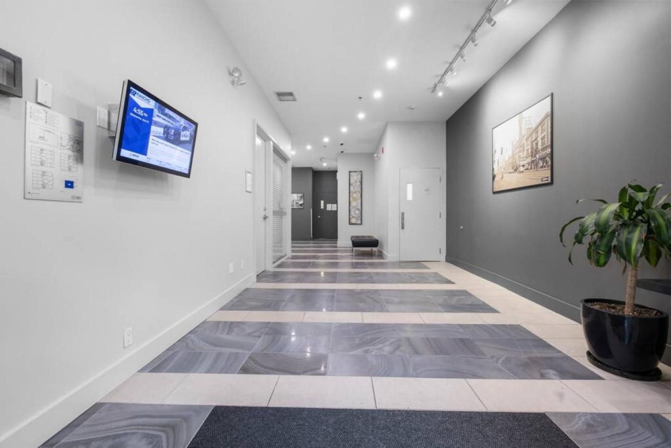 Top Floor Unit On Granville Strip Yaletown Area Vancouver Exterior photo